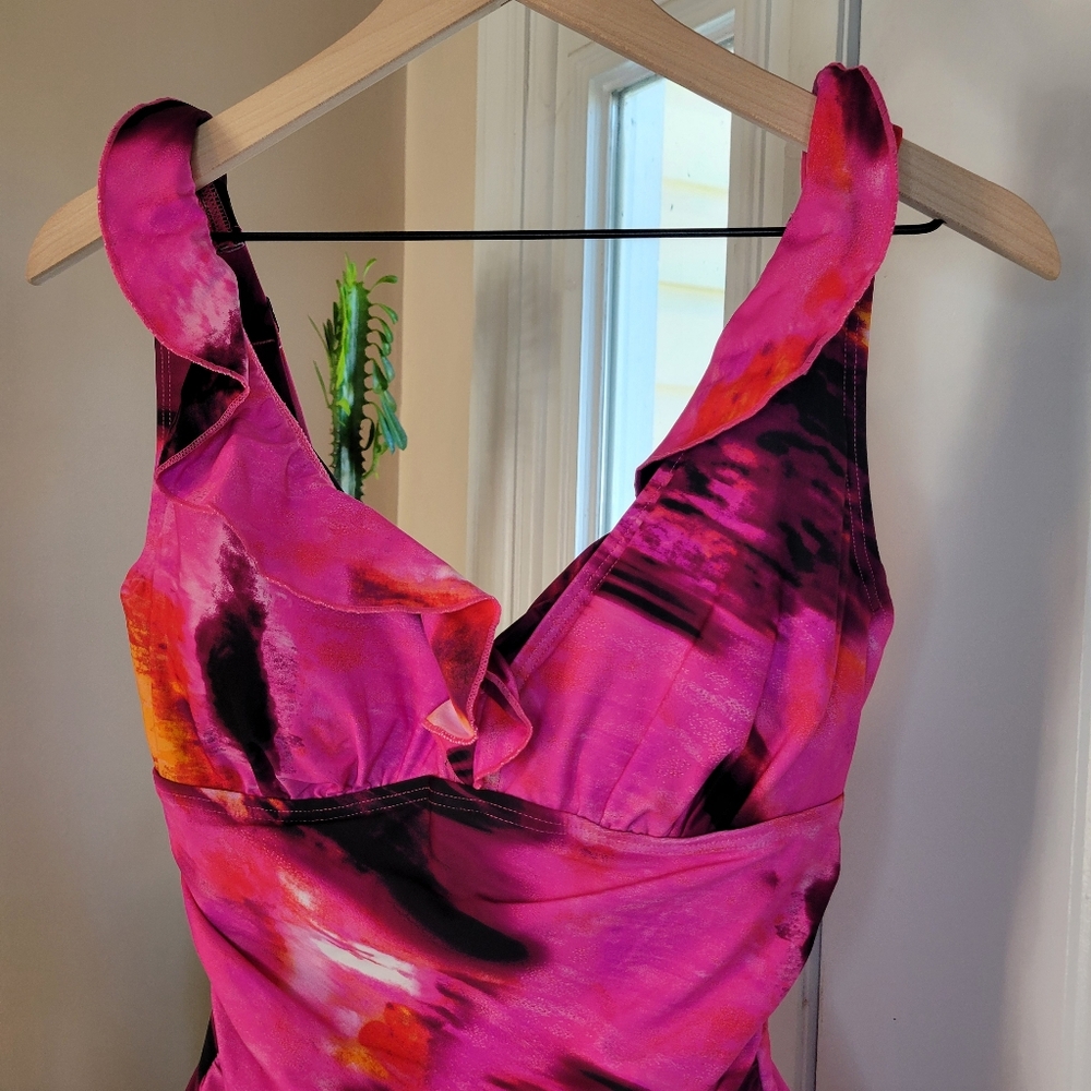 DKNY Womens Ruffle Plunge Underwire Tummy Control One-Piece,‎ Size Medium - Picture 5 of 9